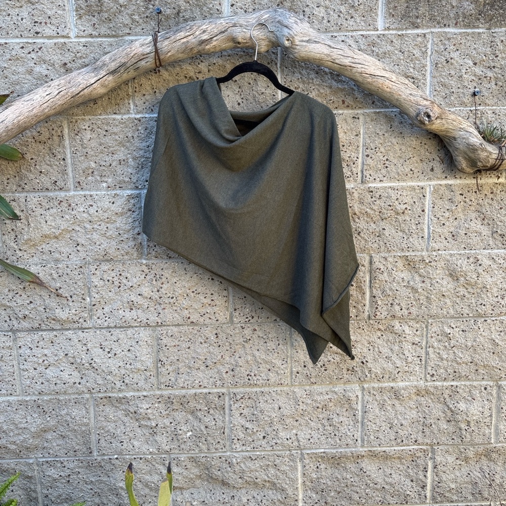 Kerisma Forest Green Knit Poncho !!New With Tags!!